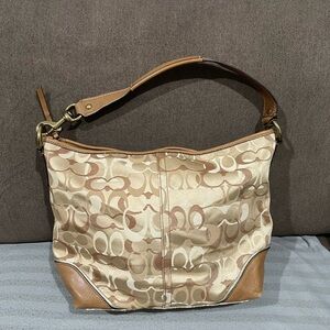 Coach Signature shoulder Bag in Tan and Brown
